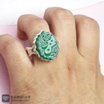 عکس انگشتر عقیق سبز خطی با تراش شمسه