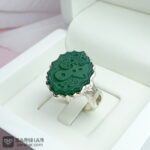 عکس انگشتر عقیق سبز خطی با تراش شمسه