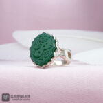 عکس انگشتر عقیق سبز خطی با تراش شمسه