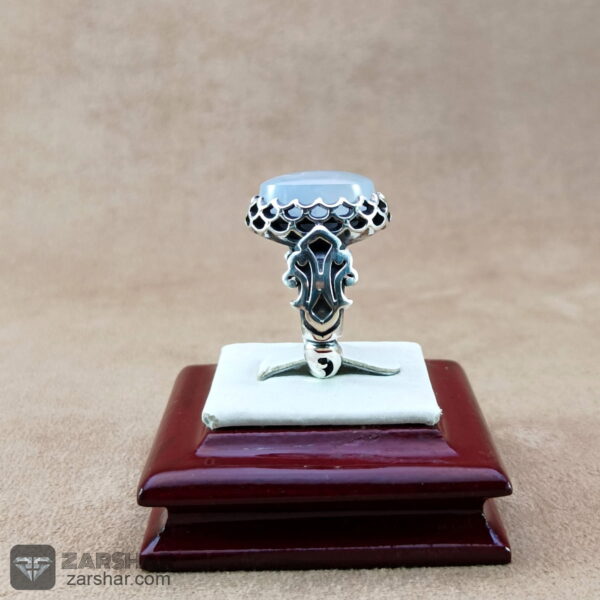 عکس انگشتر یمنی عقیق کبود با رکاب ماشینی