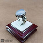 عکس انگشتر یمنی عقیق کبود با رکاب ماشینی