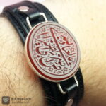عکس دستبند چرمی عقیق قرمز افوض امری الی الله ان الله بصیر بالعباد