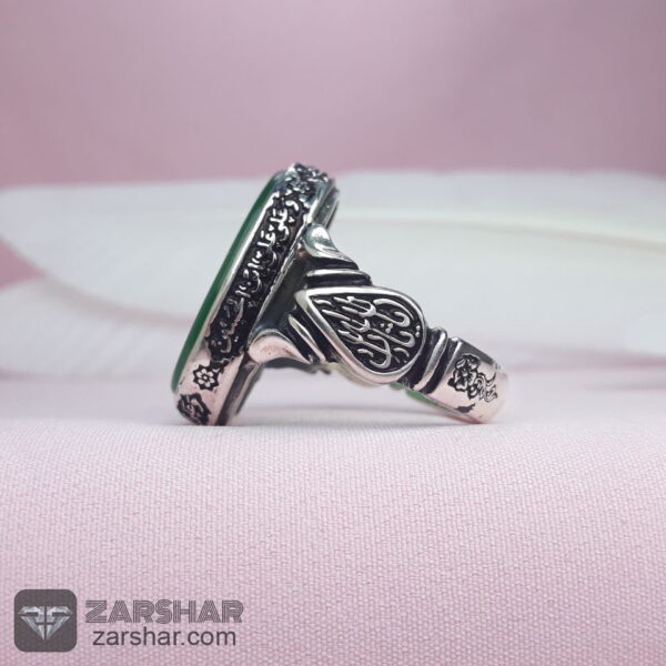 عکس انگشتر عقیق سبز خطی یا علمدار