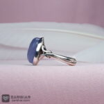 عکس انگشتر عقیق یمنی کبود همراه حرز امام جواد و تربت امام حسین