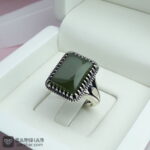 عکس انگشتر یشم‌ یمنی چهارگوش 12.2 گرم