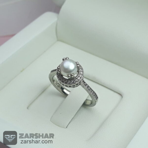 انگشتر زنانه با مروارید پرورشی عکس انگشتر زنانه با مروارید پرورشی
