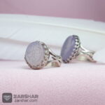 عکس انگشتر ست عقیق یمنی سوسنی با خط یا علی یا زهرا با رکاب نیزه‌ای