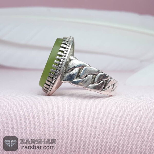 عکس انگشتر عقیق سبز کاهویی خطی یا علی و طرح کارتیر