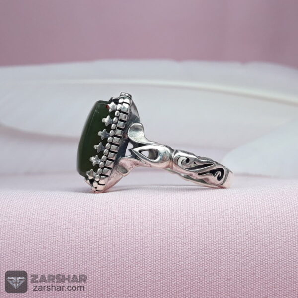 عکس انگشتر یشم‌ یمنی چهارگوش با رکاب ماشینی