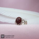 عکس انگشتر زنانه عقیق قرمز حکاکی وان یکاد