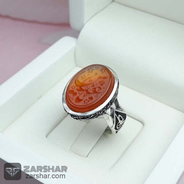 انگشتر عقیق پرتقالی دو رنگ خطی یا عباس عکس انگشتر عقیق پرتقالی دو رنگ خطی یا عباس