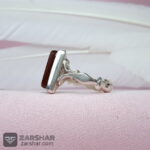 عکس انگشتر عقیق یمنی سرخ علی مع الحق همراه حرز امام جواد و تربت امام حسین
