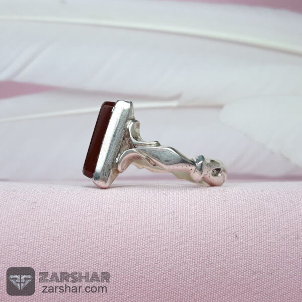 عکس انگشتر عقیق یمنی سرخ علی مع الحق همراه حرز امام جواد و تربت امام حسین