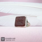 عکس انگشتر عقیق یمنی سرخ علی مع الحق همراه حرز امام جواد و تربت امام حسین