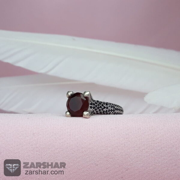 عکس انگشتر چهارچنگ عقیق یمنی کبدی تراش الماسی زنانه