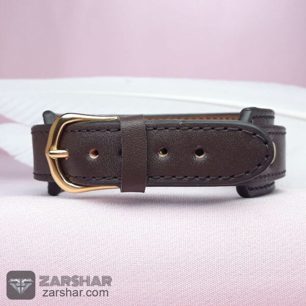 عکس دستبند چرمی عقیق قرمز وان یکاد قاب نقره دست‌ساز