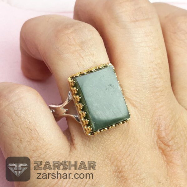 عکس انگشتر یمنی چهارگوش با طرح نیزه