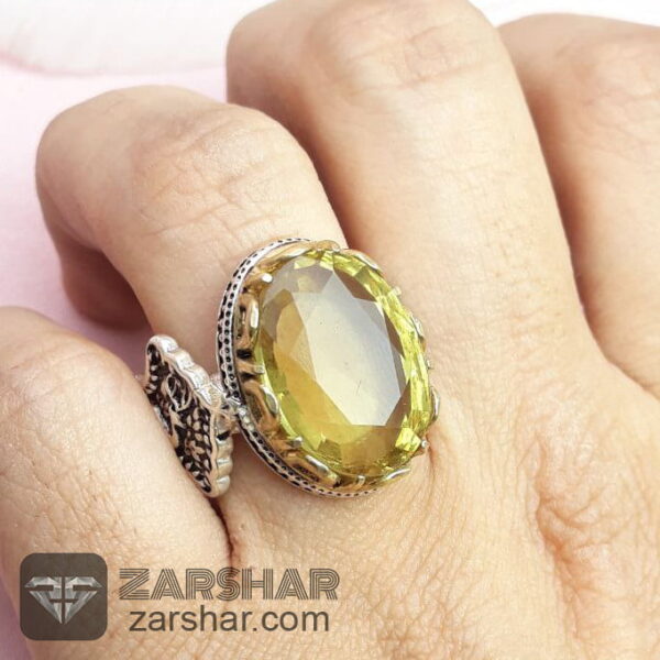 عکس انگشتر تاج برنجی الکساندریت با طرح سیاه قلم