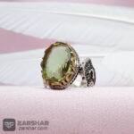 عکس انگشتر تاج برنجی الکساندریت با طرح سیاه قلم