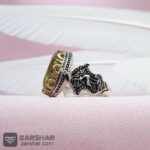 عکس انگشتر تاج برنجی الکساندریت با طرح سیاه قلم