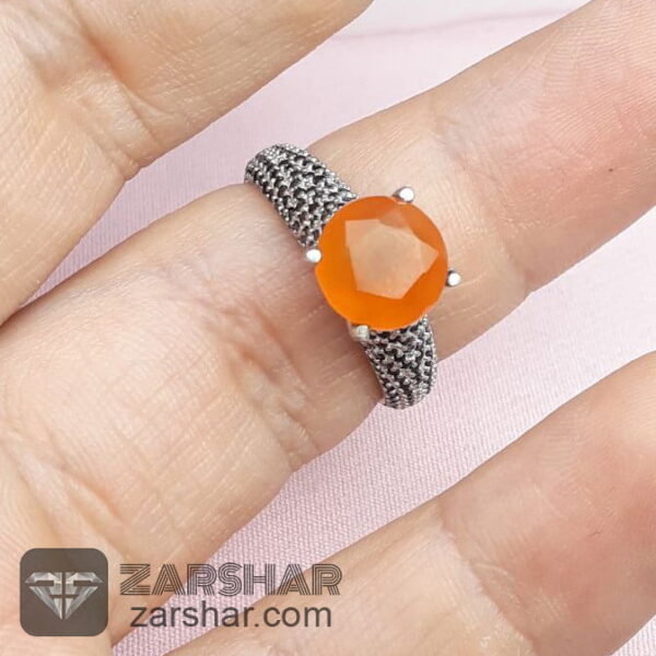 عکس انگشتر عقیق یمنی پرتقالی تراش الماسی زنانه