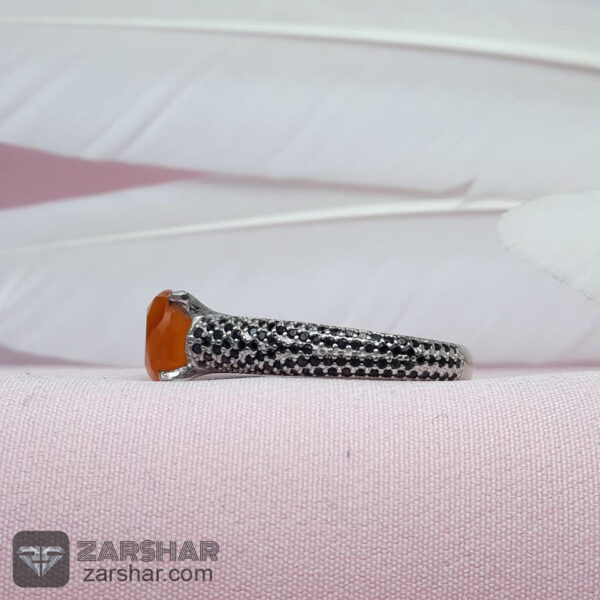 عکس انگشتر عقیق یمنی پرتقالی تراش الماسی زنانه