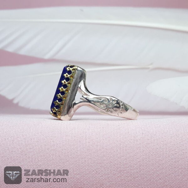 عکس انگشتر لاجورد افغانی چهارگوش با طرح نیزه و تاج برنجی