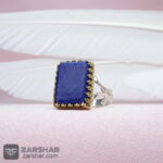 عکس انگشتر لاجورد افغانی چهارگوش با طرح نیزه و تاج برنجی