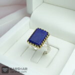 عکس انگشتر لاجورد افغانی چهارگوش با طرح نیزه و تاج برنجی