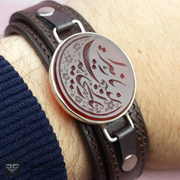 عکس دستبند چرمی عقیق قرمز خطی یا ریحانه النبی یا زهرا