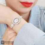 عکس ساعت نقره زنانه بیضی طرح شکوفه