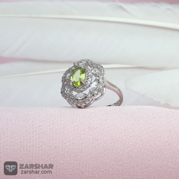 انگشتر زبرجد زنانه طرح رادنوش عکس انگشتر زبرجد زنانه طرح رادنوش