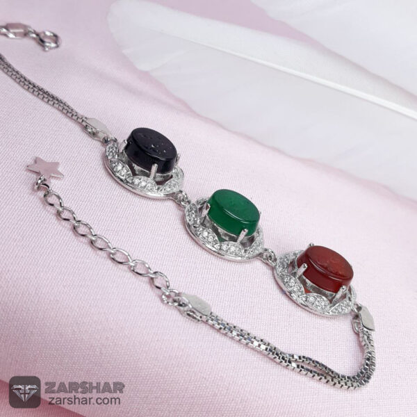 عکس دستبند سه نگین عقیق سرخ سبز مشکی زنانه