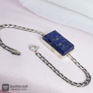 عکس دستبند نقره لاجورد چهارگوش طرح کارتیر