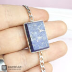 عکس دستبند نقره لاجورد چهارگوش طرح کارتیر