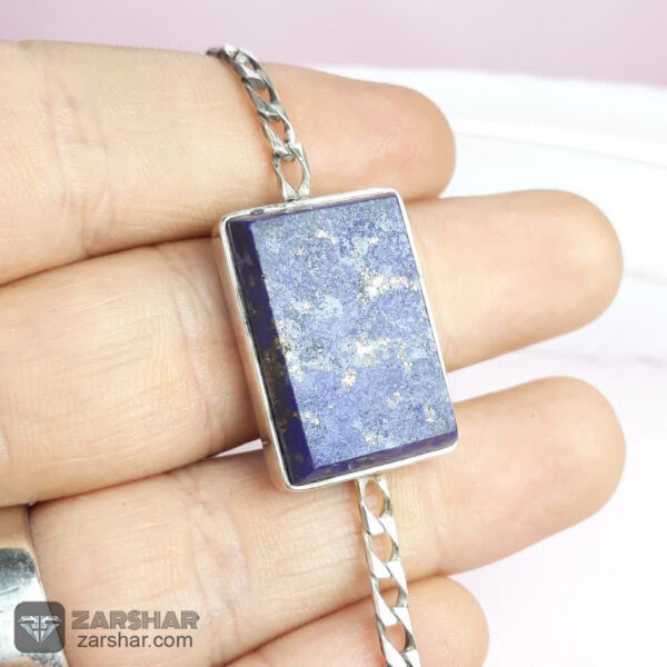 عکس دستبند نقره لاجورد چهارگوش طرح کارتیر