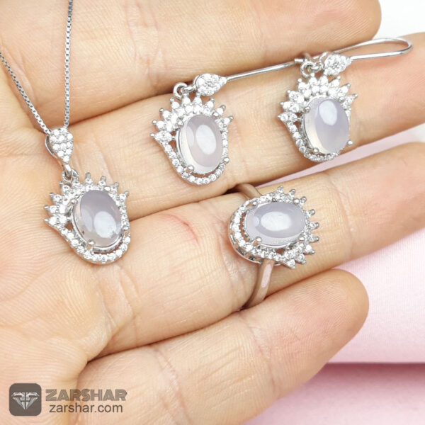 نیم ست نقره زنانه عقیق یمنی سوسنی همراه با زنجیر عکس نیم ست نقره زنانه عقیق یمنی سوسنی همراه با زنجیر