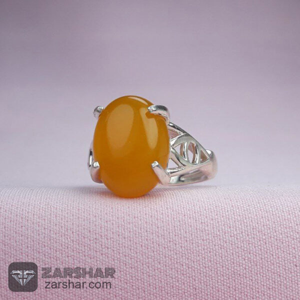 انگشتر عقیق زرد شرف الشمس طرح مانلی زنانه عکس انگشتر عقیق زرد شرف الشمس طرح مانلی زنانه