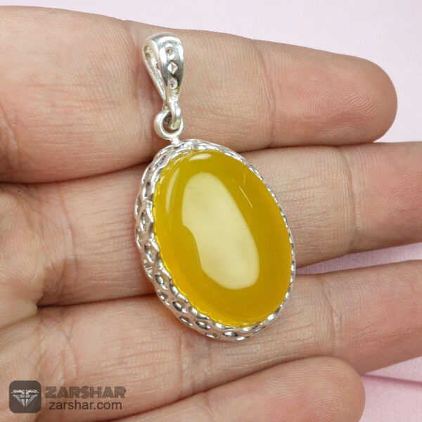 گردنبند عقیق زرد شرف الشمس طرح ژیلا زنانه عکس گردنبند عقیق زرد شرف الشمس طرح ژیلا زنانه