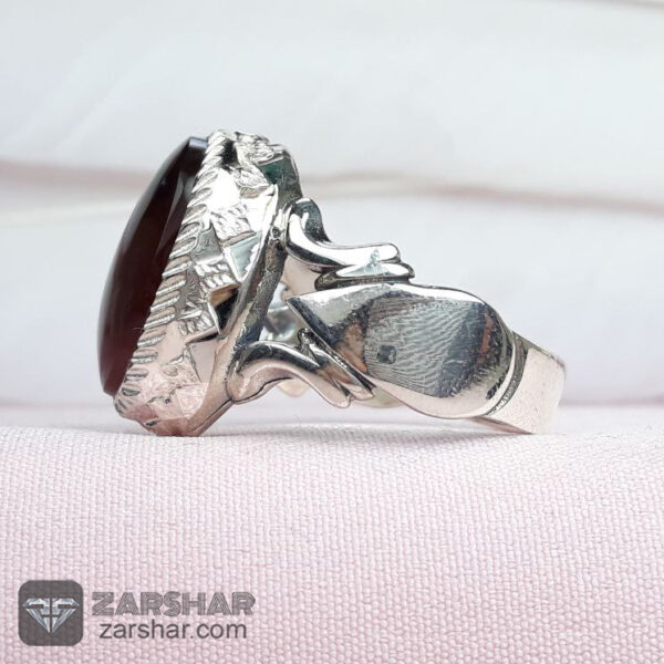 عکس انگشتر عقیق یمنی سرخ آیینه کاری شده