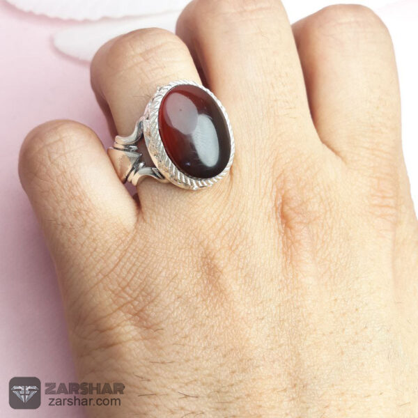 عکس انگشتر عقیق یمنی سرخ آیینه کاری شده