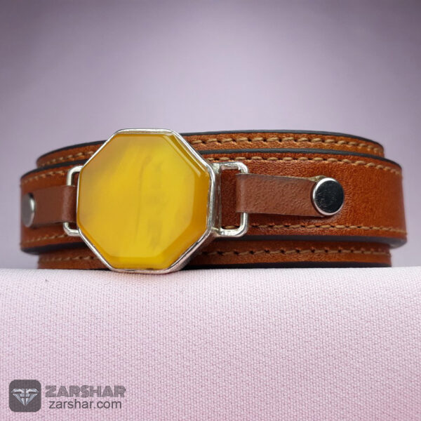 دستبند چرم و نقره عقیق زرد ساده هشت ضلعی عکس دستبند چرم و نقره عقیق زرد ساده هشت ضلعی
