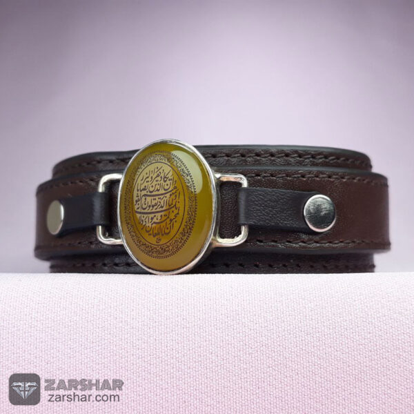 عکس دستبند چرم و نقره ی شرف الشمس حکاکی وان یکاد و آیت الکرسی