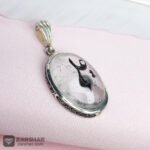 عکس گردنبند در نجف حکاکی علی(ع)