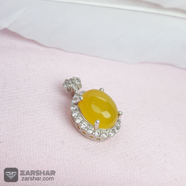 گردنبند عقیق زرد زنانه عکس گردنبند عقیق زرد زنانه