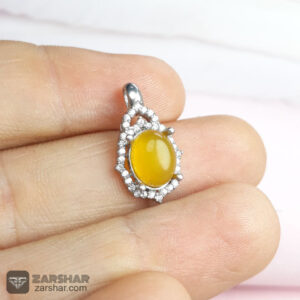 عکس گردنبند عقیق زرد شرف الشمس طرح آریانا زنانه