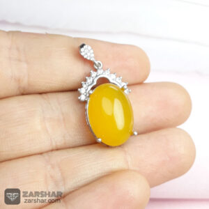 عکس گردنبند عقیق زرد شرف الشمس طرح بانو