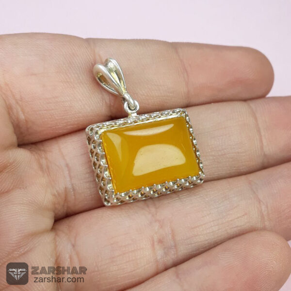 گردنبند عقیق زرد شرف الشمس طرح درناز زنانه عکس گردنبند عقیق زرد شرف الشمس طرح درناز زنانه