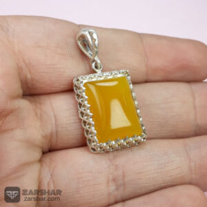 عکس گردنبند عقیق زرد شرف الشمس طرح دریا زنانه