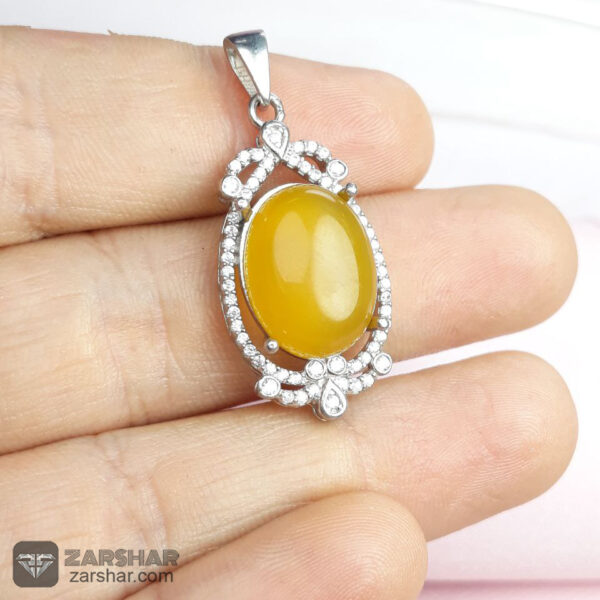 گردنبند عقیق زرد شرف الشمس طرح سمیرا عکس گردنبند عقیق زرد شرف الشمس طرح سمیرا